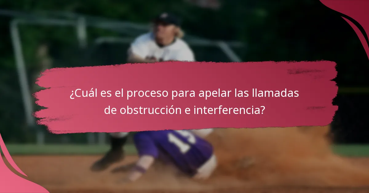 ¿Cómo se comparan las reglas de obstrucción e interferencia con el béisbol tradicional?
